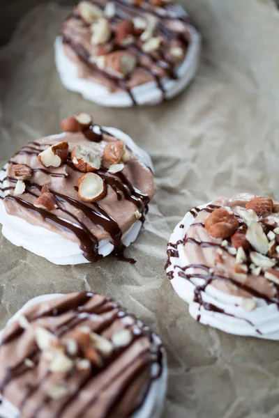 Mini pavlova met hazelnoot crème — Stockfoto