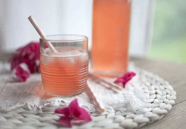 Hausgemachter Saft mit Rhabarber — Stockfoto