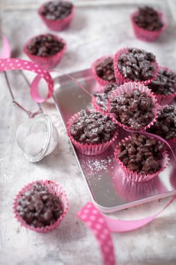 Sütlü çikolata ile pirinç çıtırlar 