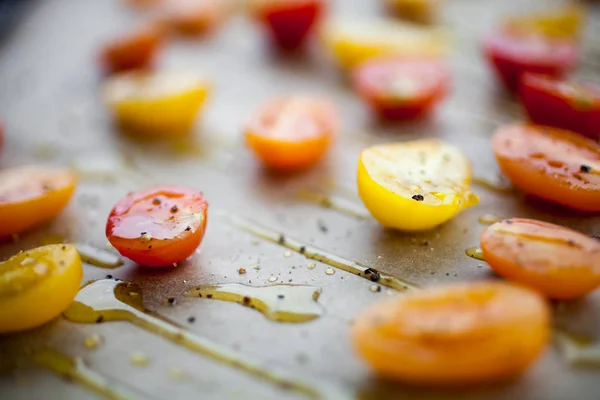 Closeup Red Yellow Tomatoes Halves Drying Kitchen Stove Spices Oil — Stock Photo, Image