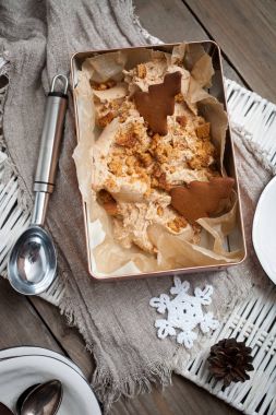 Tablo Gingerbread Noel üstten görünüm dondurma ile dekore edilmiş