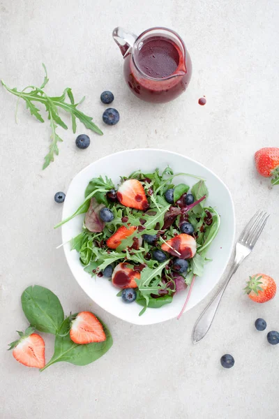 Fresh summer salad — Stock Photo, Image