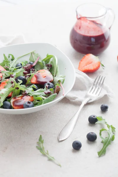 Fresh summer salad — Stock Photo, Image