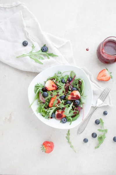 Fresh summer salad — Stock Photo, Image