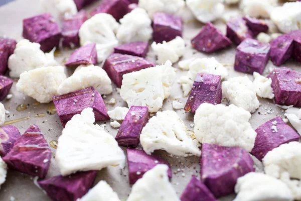 Chou Fleur Blanc Patates Douces Violettes — Photo