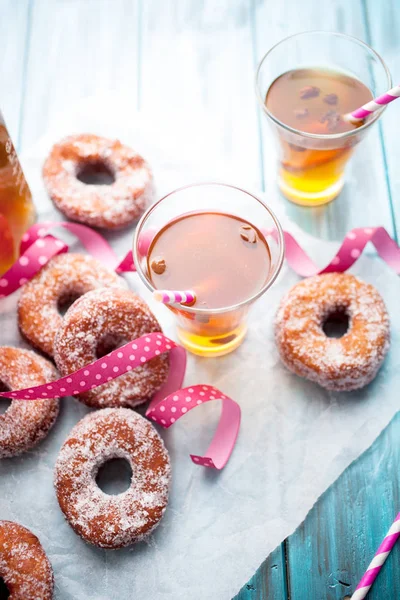 Traditionelle Finnische Sima Und Zuckerhaltige Donuts — Stockfoto