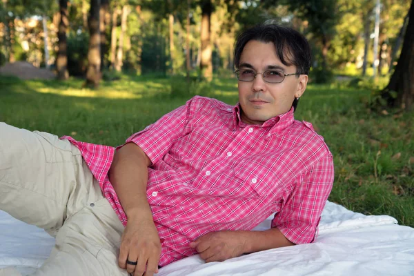 Happy young man in a park — Stock Photo, Image