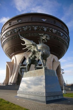 Kazan, Rusya - 25 Ekim 2016: Ejderha Zilant C yakınındaki heykeli