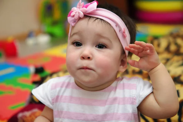 Portret van triest babymeisje close-up — Stockfoto