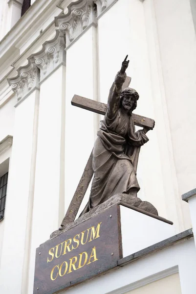 Statua Chrystusa, mając swój krzyż. Grodno, Białoruś — Zdjęcie stockowe