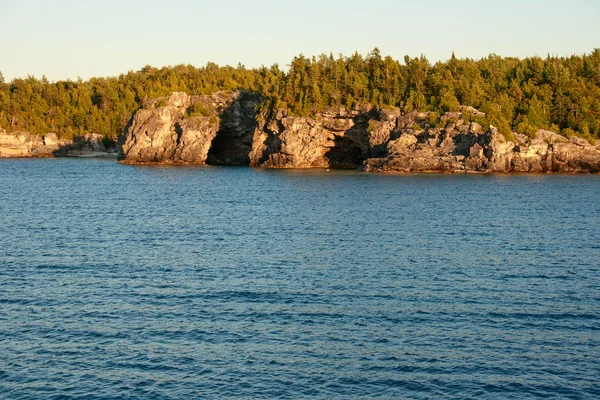 Forest and Cliffs with Caves at Lakeshore — Stock Photo, Image