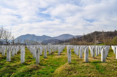 Srebrenica - Bosna-Hersek, anıt ve soykırım kurbanları için mezarlığı