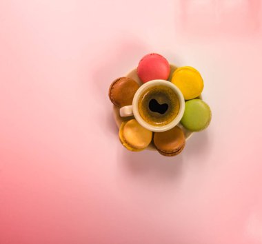 DELICIOU ile güzel bir seramik fincan lezzetli siyah kahve