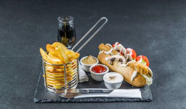 huysuz ot ekmek Güney kızarmış tavuk, mayonez, lettu