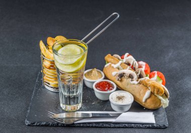 huysuz ot ekmek Güney kızarmış tavuk, mayonez, lettu