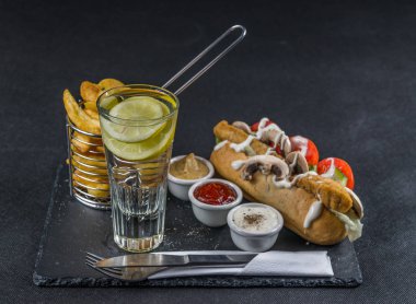 huysuz ot ekmek Güney kızarmış tavuk, mayonez, lettu