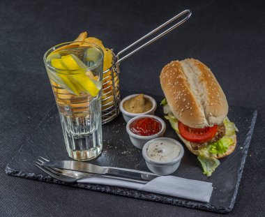 Susam, aromalı w ile bir beyaz ekmek üzerinde Sağdan Görünüm