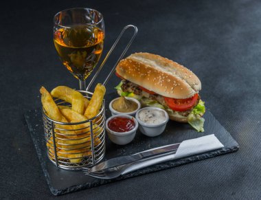 Sol Görünüm susam, aromalı wi ile bir beyaz ekmek üzerinde