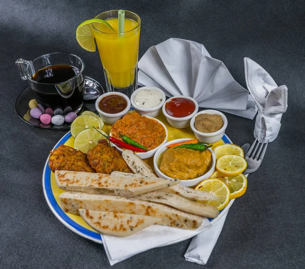 Oriental Indian set, chicken korma, chicken tikka masala, naan b
