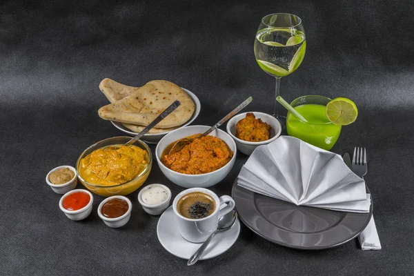 Oriental Indische instellen, kip korma, kip tikka masala, pilau — Stockfoto