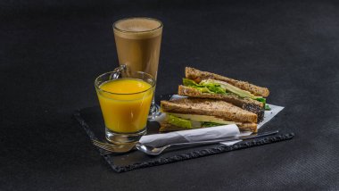 iki sandviç milkşeyk ekmek vintage chedd ile oluşan ayarla