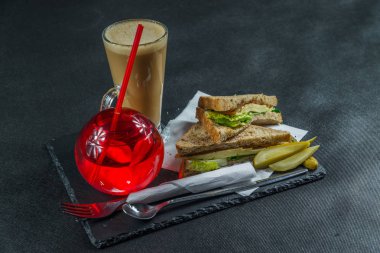 iki sandviç milkşeyk ekmek vintage chedd ile oluşan ayarla