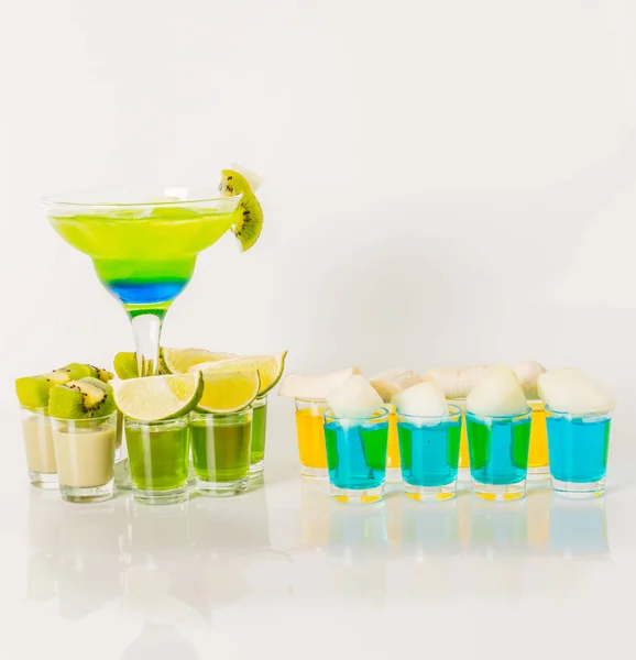 Kolorowy napój w margarita połączenie szkła, niebieski i zielony, — Zdjęcie stockowe
