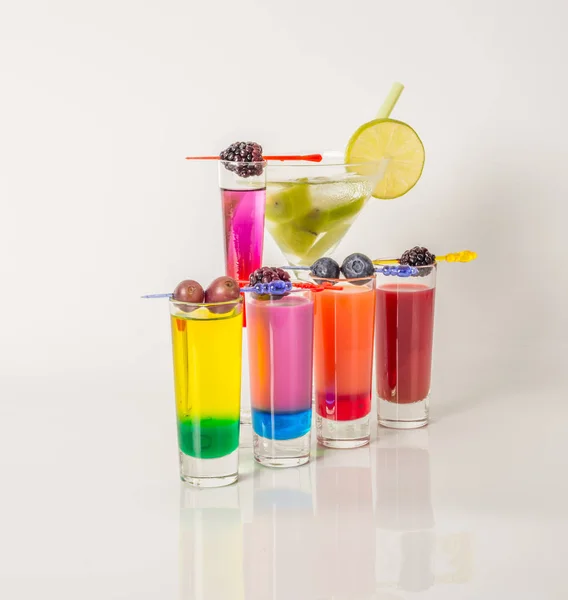 Kolorowy zestaw napojów, ozdobione kolor napój owoc, kolor — Zdjęcie stockowe