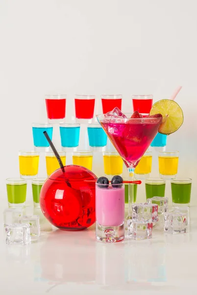 Színes készlet, italok, ital színes díszített gyümölcs, a sok c — Stock Fotó