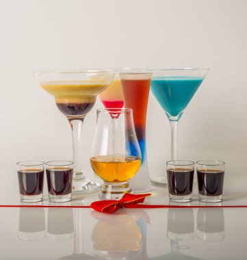 Renkli içecekler üzerinde süt Likörler, benzersiz pastel renkleri dayalı 