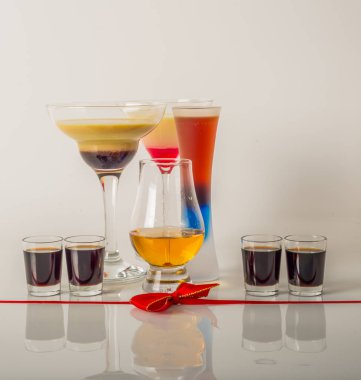 Renkli içecekler üzerinde süt Likörler, benzersiz pastel renkleri dayalı 