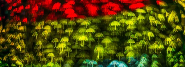 Night lights bokeh umbrella shape, defocused bokeh lights, blurr — Stock Photo, Image