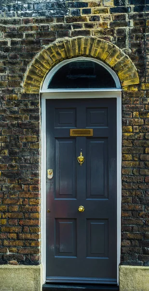 şık bir Konut Binası, ilginç bir facad girişine