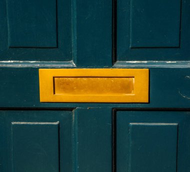 Kapıdaki mektupları teslim geleneksel şekilde eski mektup