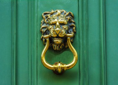 Kapı tokmağı pirinç aslan şeklinde ile baş, güzel