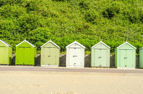 바닷가, 여름 오두막, 다채로운 문에 색 s — 스톡 사진