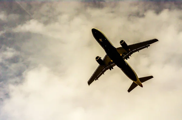 Passenger plane flying in the blue sky with clouds, cruise aircr — Stock Photo, Image