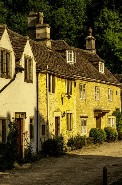 Old English town and beautiful historic buildings, old street, h — Stock Photo, Image