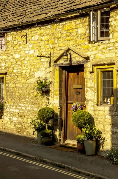 şık bir Konut Binası, ilginç bir facad girişine