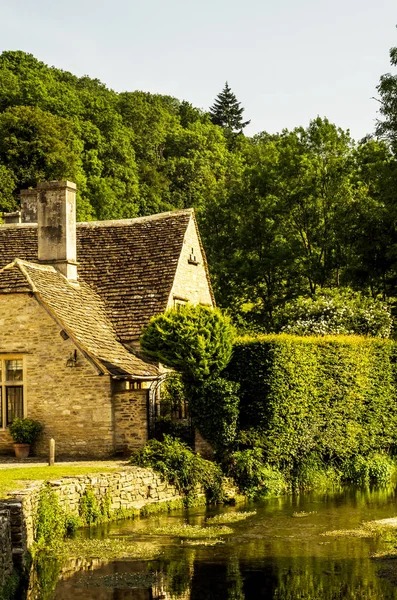 Eski İngiliz kasabası ve güzel tarihi binalar, eski street, h