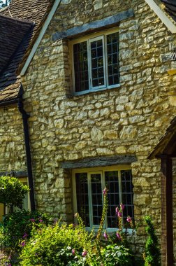 Bir tarihi binada, karakteristik taş f eski ahşap pencere