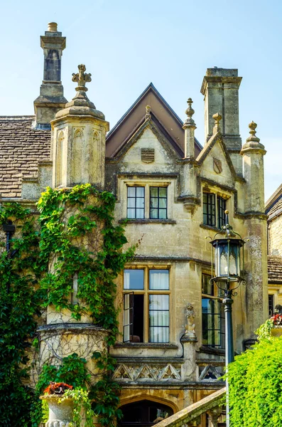 Tarihi kale, karakteristik turr stilize eski bina