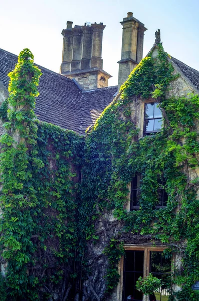 Tarihi kale, karakteristik turr stilize eski bina