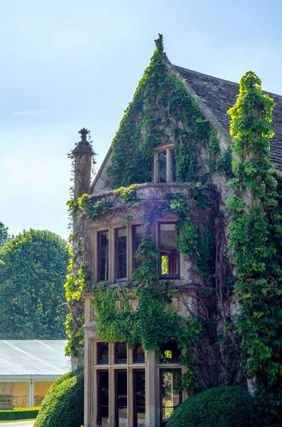 Tarihi kale, karakteristik turr stilize eski bina