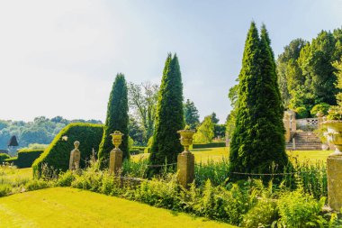 Antika stili, kaideleri üzerinde taş süslemeler güzel park,