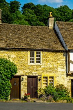 şık bir Konut Binası, ilginç bir facad girişine