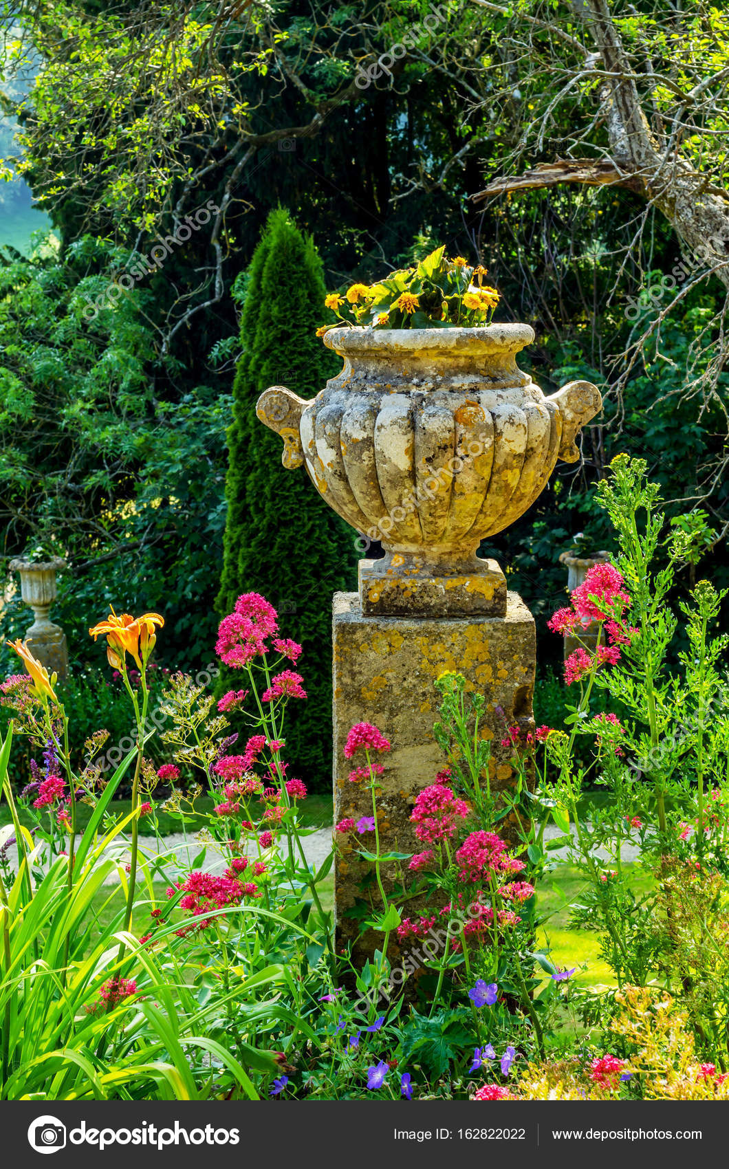 Concrete Pedestal Gardens - Best Decorations