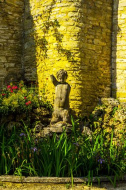 Kaide üzerinde eski heykel güzel korunmuş eski artisti