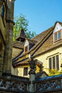 Kaide üzerinde eski heykel güzel korunmuş eski artisti