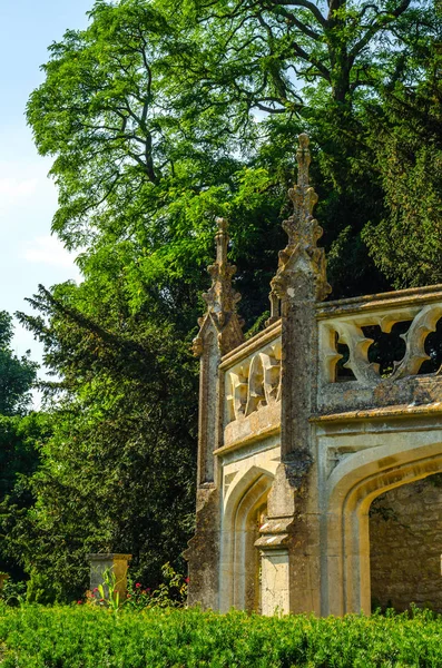 Tarihi kale, karakteristik turr stilize eski bina